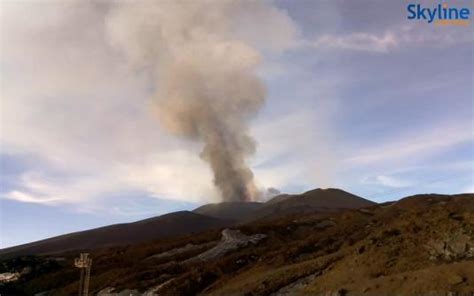 Live Mount Etna Volcano Streaming Eruption Webcam Island ...