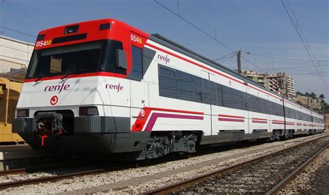 Llega al fin a su destino el último tren de Renfe de 2016 ...