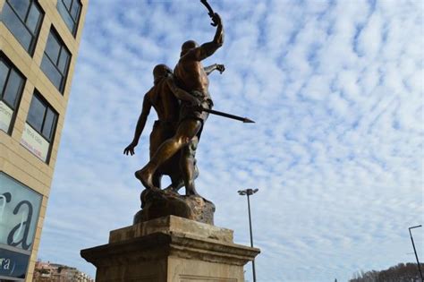 Lleida busca el molde de  La independencia  para reparar ...
