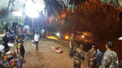 Lluvias detienen búsqueda de 12 niños en una cueva de ...