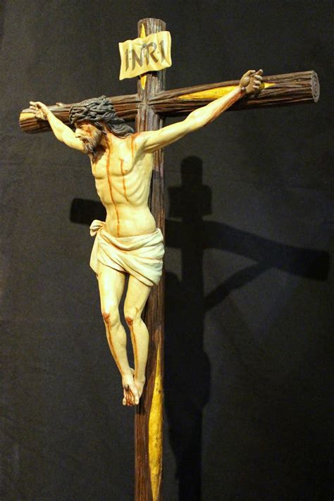 López Ramírez, escultor imaginero: Cristo crucificado  40 cm .