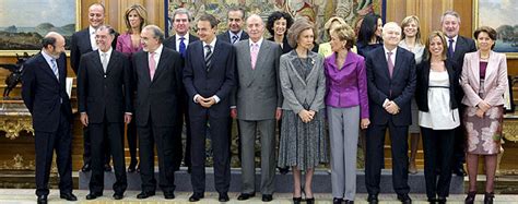 Los 17 ministros del nuevo Gobierno de Zapatero prometen ...