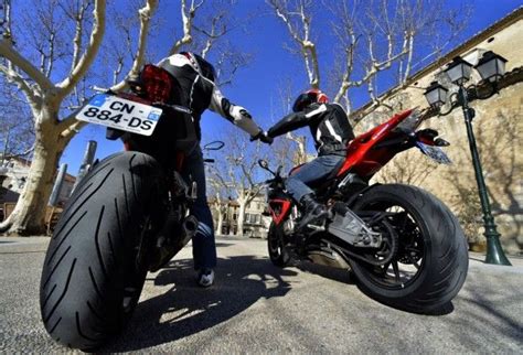 Los 4 Mejores Neumáticos para Moto Deportiva | 4 Mejores