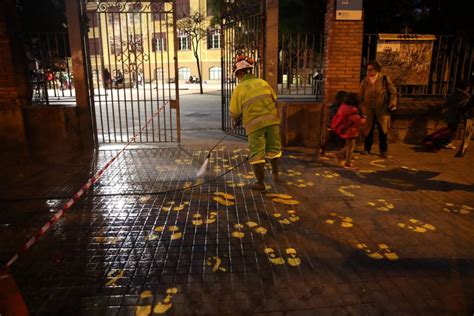 Los colegios borran huellas y lazos amarillos | Cataluña ...