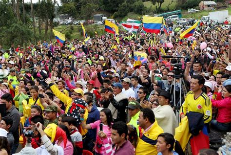 Los colombianos festejan hazaña en el Giro de Italia ...