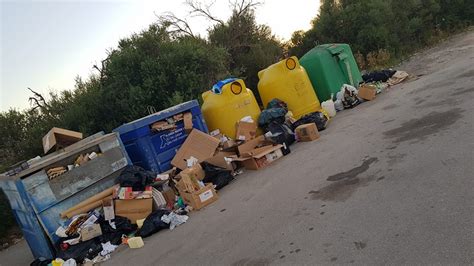 Los contenedores de reciclaje de Llucmajor, a rebosar ...