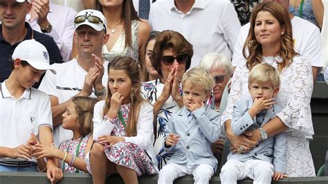 Los cuatro hijos de un emocionado Federer, protagonistas ...