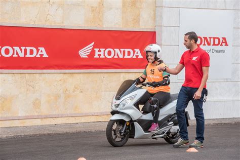 Los cursos para scooter de Honda Canarias llegarán a ...