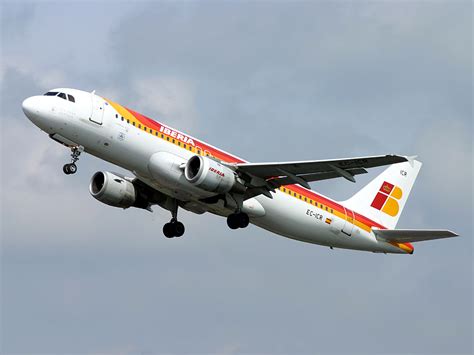 Los españoles quieren WiFi en aviones y aeropuertos ...