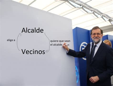 Los mejores memes en redes de Rajoy junto a la pizarra en ...
