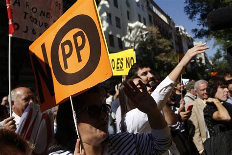 Los militantes del PSOE se agolpan en Ferraz   hoy.es