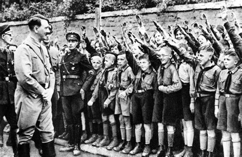 Los  pequeños héroes  de Hitler