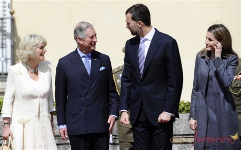Los Príncipes de Asturias charlan con Carlos de Inglaterra ...