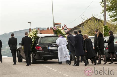 Los Rajoy despiden a Luis Rajoy Brey en su funeral   Bekia