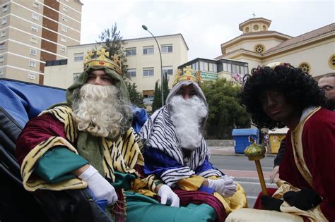Los Reyes visitan a los niños de Virgen del Carmen ...