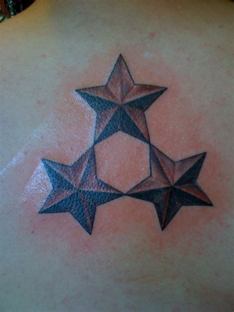 Los tatuajes de tres estrellas