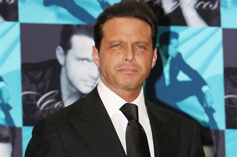 Luis Miguel Surrenders to Authorities on Arrest Warrant ...