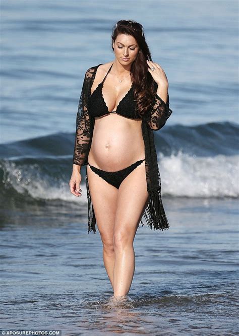 Luisa Zissman displays her toned maternity shape in a ...