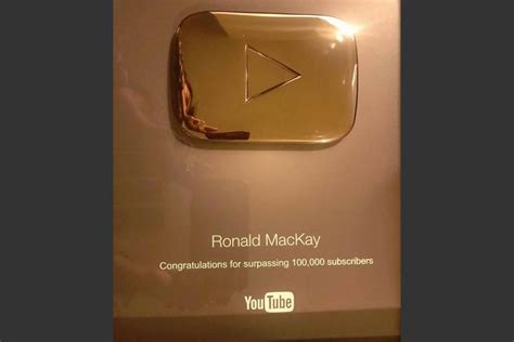 Mackay anuncia que YouTube tiene su placa por 100 mil ...