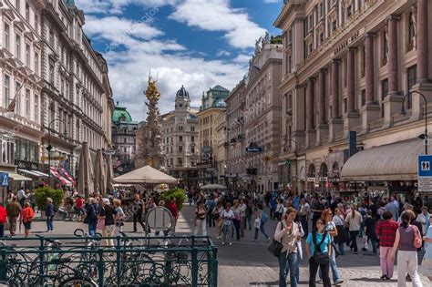 Main pedestrian street in central Vienna – Stock Editorial ...