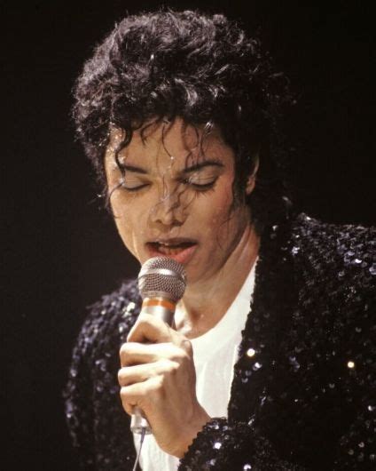 MAN IN THE MIRROR  TRADUCCIÓN    Michael Jackson   LETRAS.COM