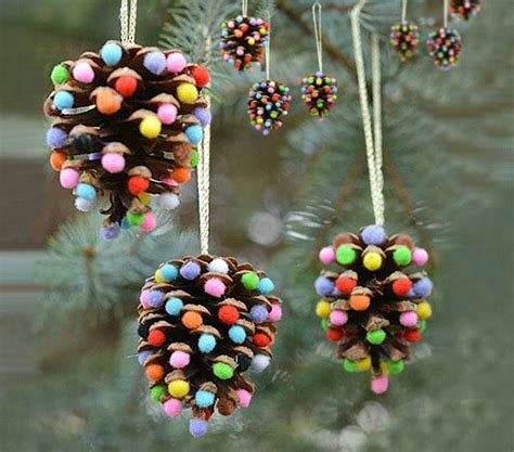 Manualidades de navidad Esferas de piñas de pino ...