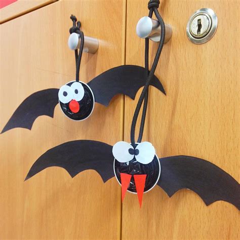 Manualidades para Halloween: murciélagos con cápsulas de café