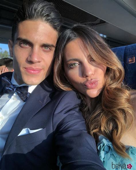 Marc Bartra y Melissa Jiménez de camino a la boda de Sergi ...