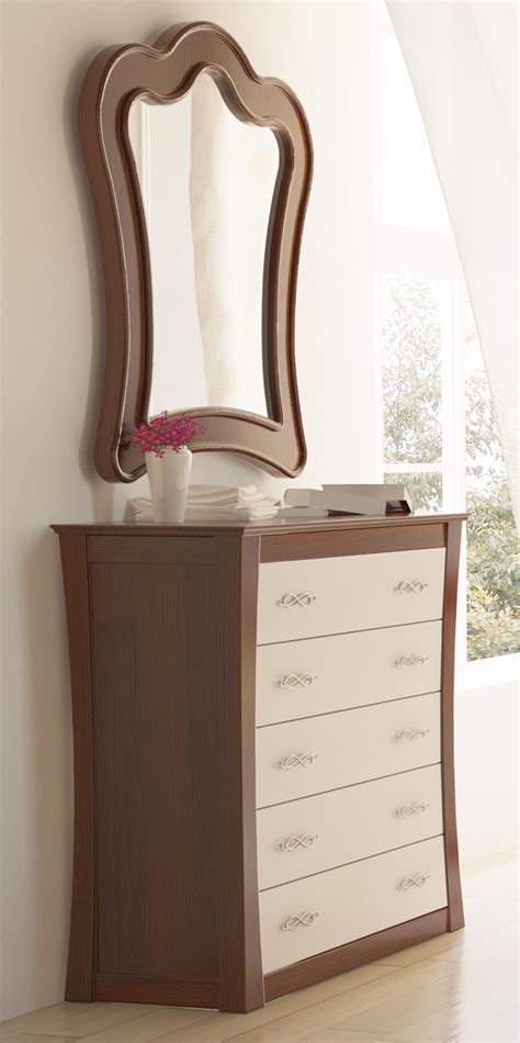 Marco de madera con espejo para dormitorio clásico