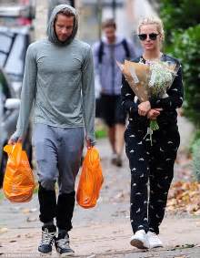 Margot Robbie dresses down in a tracksuit with boyfriend ...