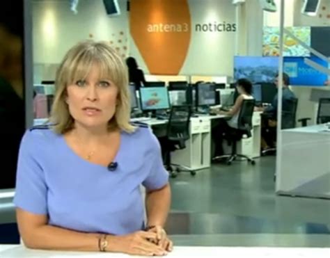 María Rey  Antena 3  sufre un percance en directo por una ...