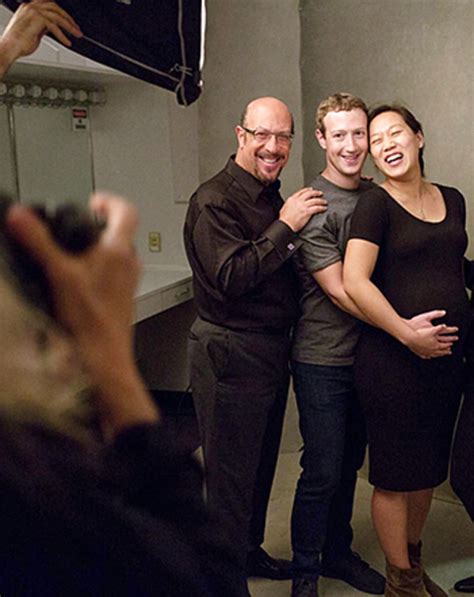 Mark Zuckerberg, Pregnant Wife Pose for Annie Leibovitz ...