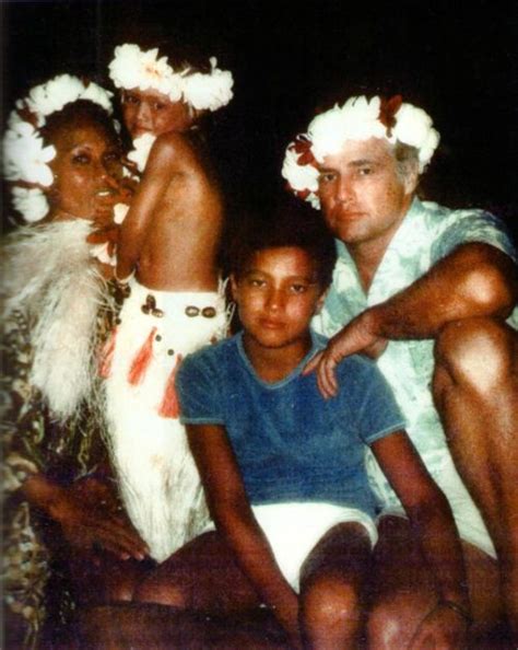 Marlon Brando images Marlon with his tahitian family, his ...