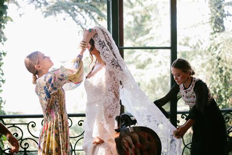 Mary Kate and Ashley Olsen design their first wedding gown ...