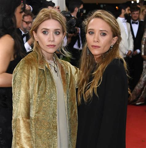 Mary Kate and Ashley Olsen look like smokers at the 2016 ...