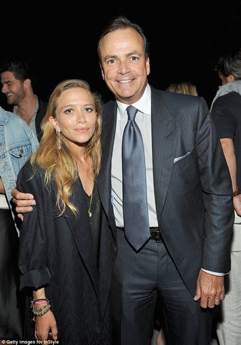 Mary Kate and Ashley Olsen make rare appearance with ...
