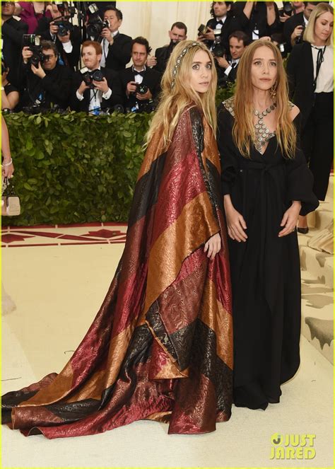 Mary Kate & Ashley Olsen Hit the Red Carpet at Met Gala ...