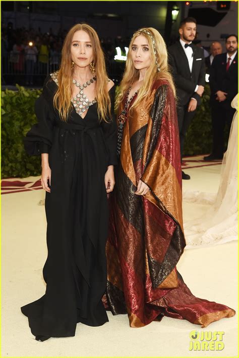Mary Kate & Ashley Olsen Hit the Red Carpet at Met Gala ...