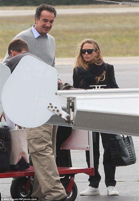 Mary Kate Olsen jets out of The Hamptons with husband ...