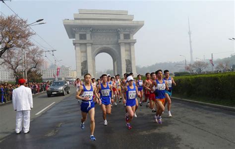 Más de 1.000 extranjeros corren el Maratón de Pyongyang ...