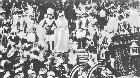 Mayo 1906. Boda Alfonso XIII.   Los Reyes saliendo de la ...