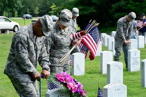 Memorial Day celebra os combatentes mortos em guerras ...