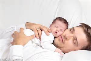 Men can be maternal too! Neuroscientist reveals that ...
