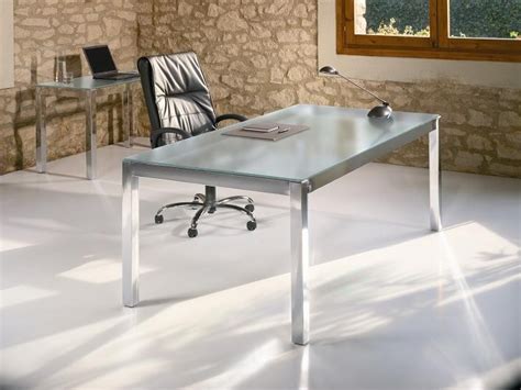 Mesa de oficina cromada y tablero de cristal | muebles de ...