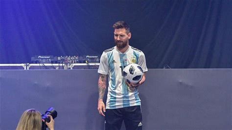 Messi estrena la camiseta de Argentina para el Mundial 2018