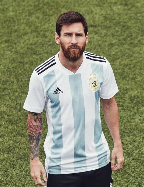 Messi lució la nueva camiseta Argentina
