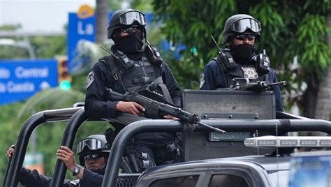 Mexico: Civilians Detain Federal Cops They Link to Drug ...
