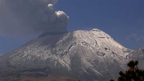 Mexico prepares for volcano eruption   BBC News