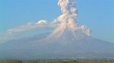 Mexico s Colima volcano spews ash 4 km high in latest ...