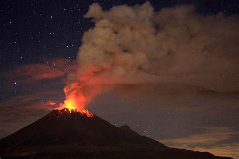 Mexico s Popocatepetl volcano grounds US flights   NBC News